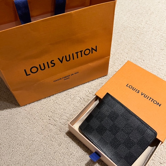Louis Vuitton Wallet - Picture 6 of 6
